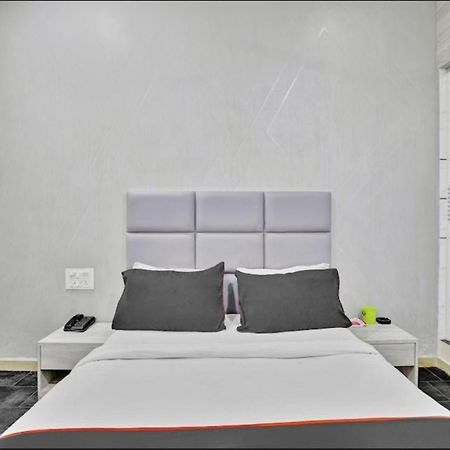 Hotel Unicorn, 苏拉特 外观 照片